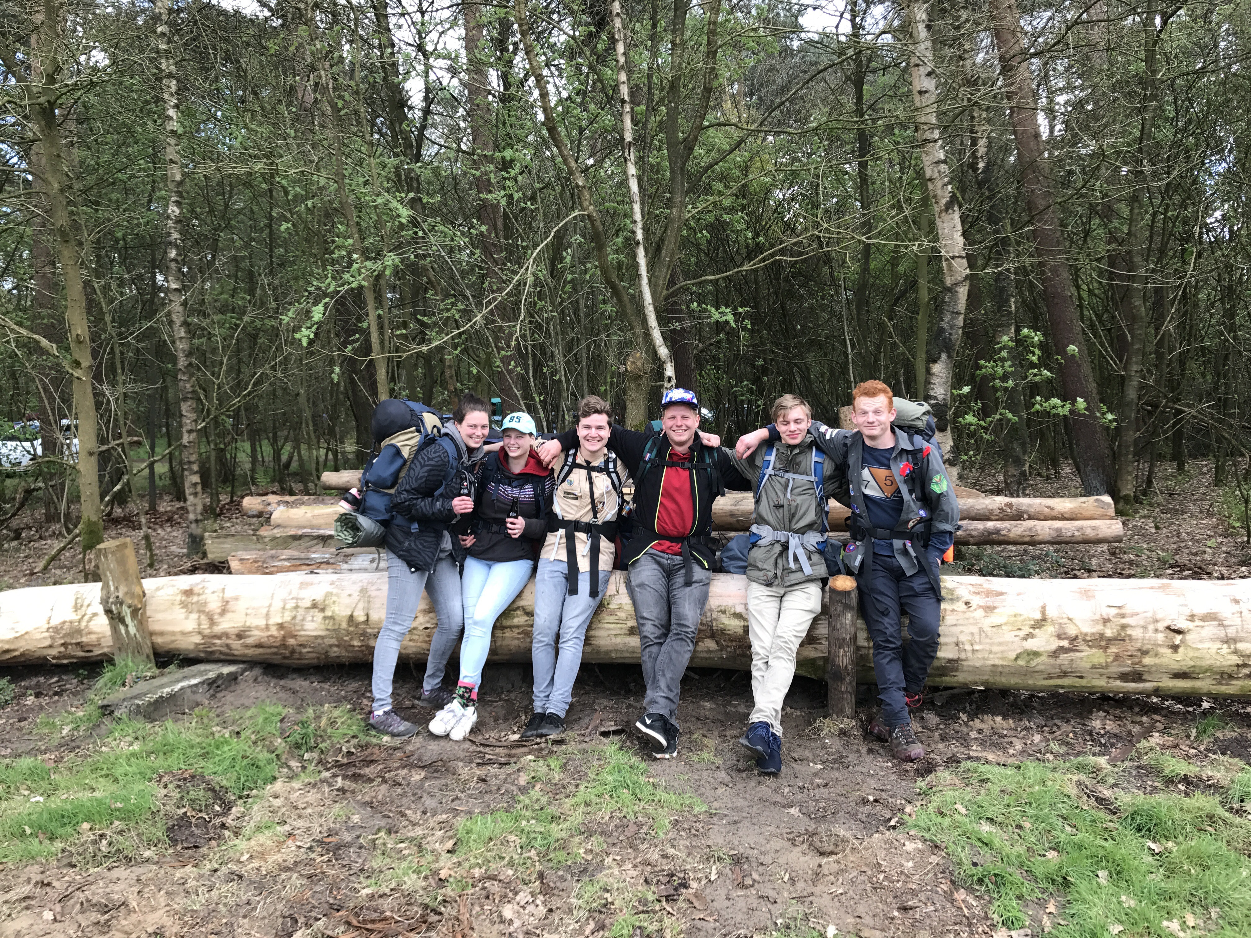 Moe maar voldaan nog even een groepsfoto gemaakt. Moe maar voldaan nog even een groepsfoto gemaakt.