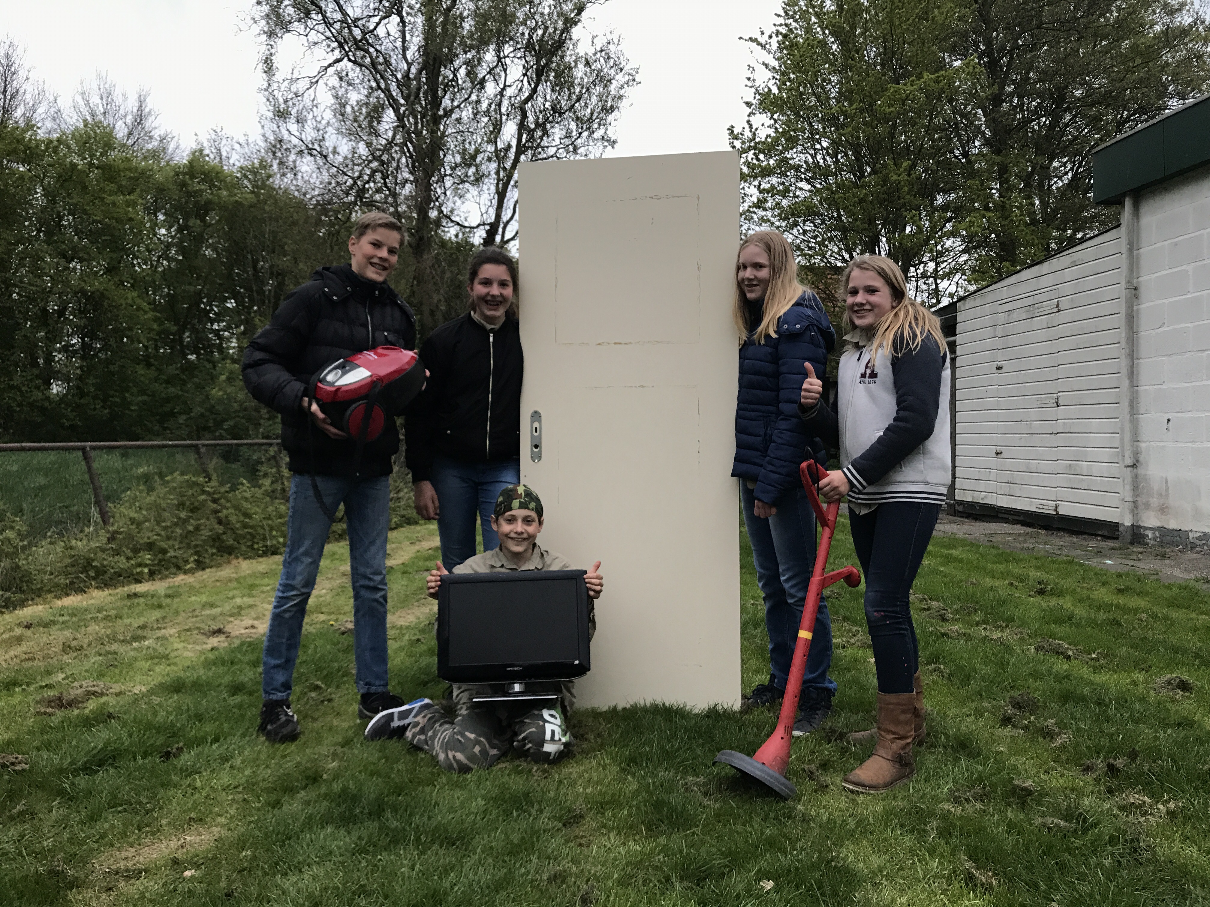 Stofzuiger, tv, deur... het kan niet op!