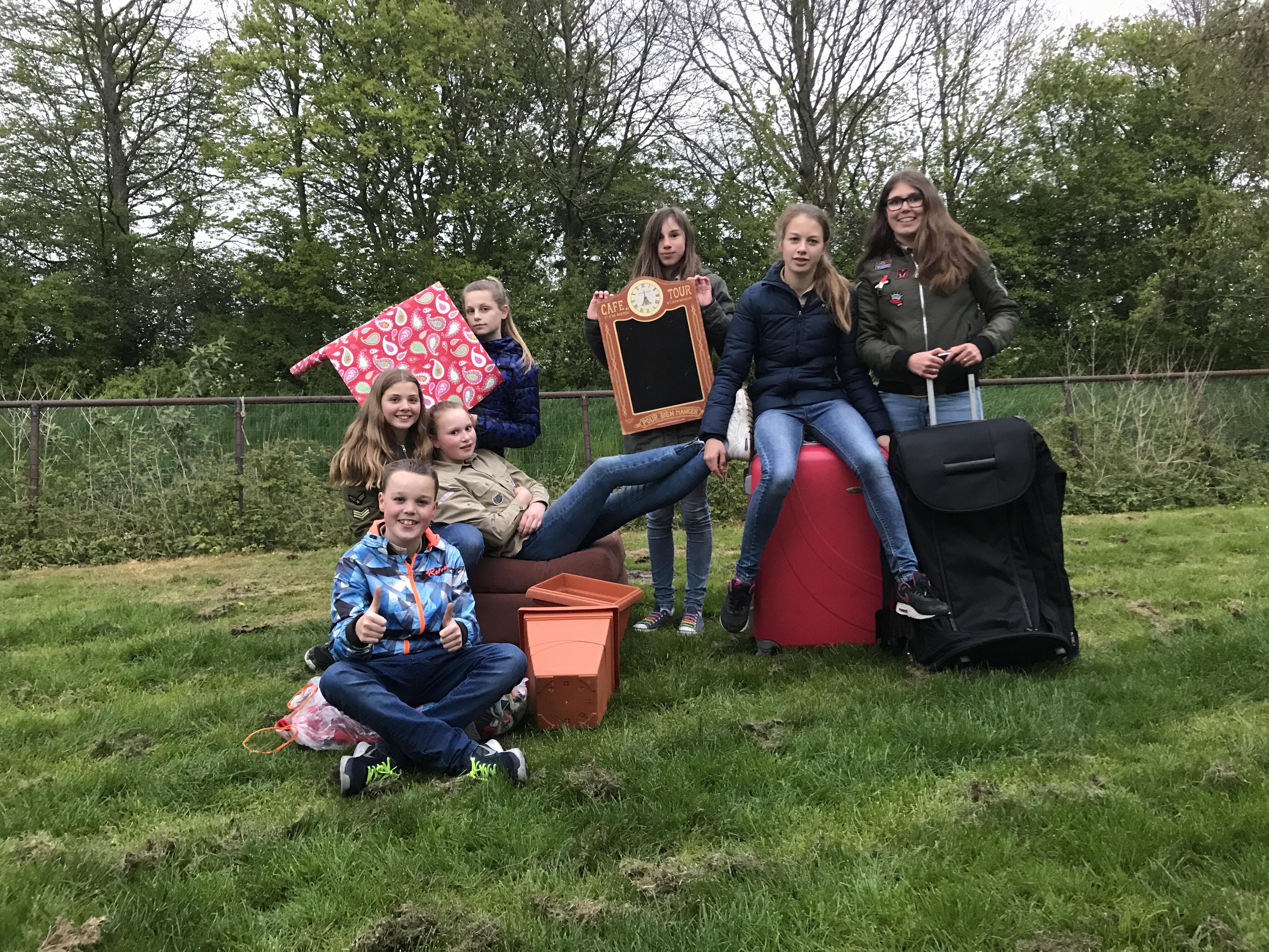 Een bank, een stel koffers en nog veel meer!